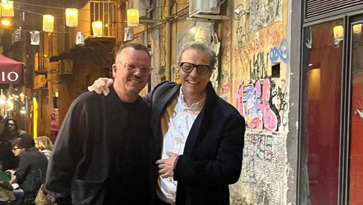 Gabriele Muccino presenta “Le cose non dette” a Napoli. L’abbraccio con Gigi D’Alessio
