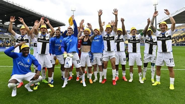 Serie B, il Parma spedisce in C il Lecco: il secondo tempo è cominciato senza il portiere ospite. Il Como pareggia e torna secondo