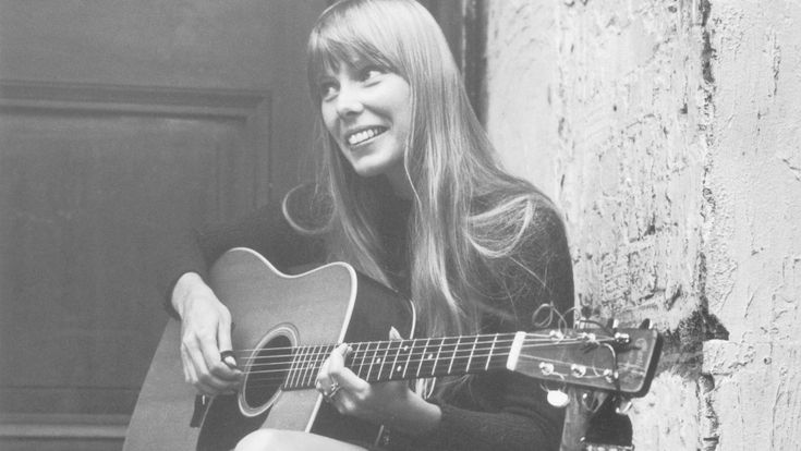 Controvento. Joni Mitchell, la creatività e il riscatto: 45 anni fa il suo viaggio in solitaria tra il Maine e la California