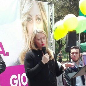 Comunali a Roma, Meloni: "Un decreto per riammettere Fassina"