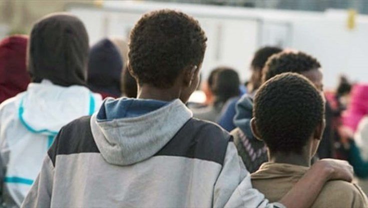 Minori soli, decalogo duro del Comune di Genova. I  rossoverdi: “Regole da caserma”