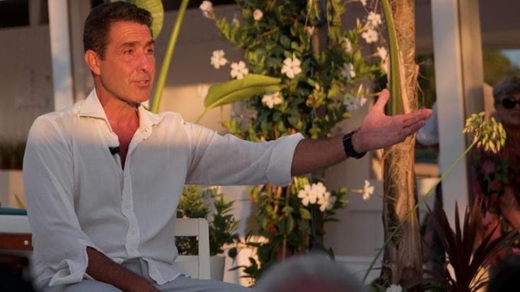 I seguaci di Vannacci lo acclamano leader. E lui: “Sono un soldato e non voglio entrare in politica. Per ora”