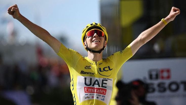 Tour, Pogacar riscrive la storia a Plateau de Beille: quattro minuti a Pantani sulla sua salita. “Sembra faccia un altro sport”