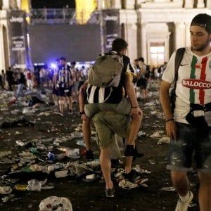 Torino, per i fuochi di San Giovanni contapersone e metal detector ai varchi in piazza Vittorio