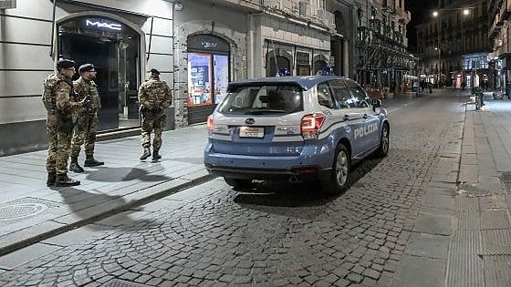 Coronavirus, De Luca scrive a Conte: "Schierate anche l'esercito per evitare gli assembramenti in strada"