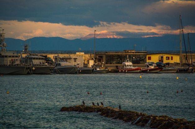 I monti dell'Albania sembrano a due passi da Otranto