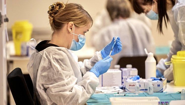 Covid, in Emilia-Romagna vaccinazione estesa agli over 16 anni fragili