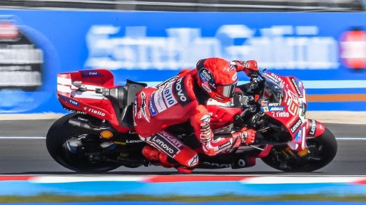 MotoGp, Marc Marquez vince la Sprint in Ungheria. Acosta e Bezzecchi sul podio
