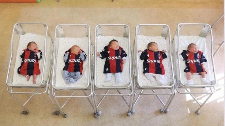 Quei 2700 neonati in maglia rossoblù. “La nostra Bea, baby testimonial”