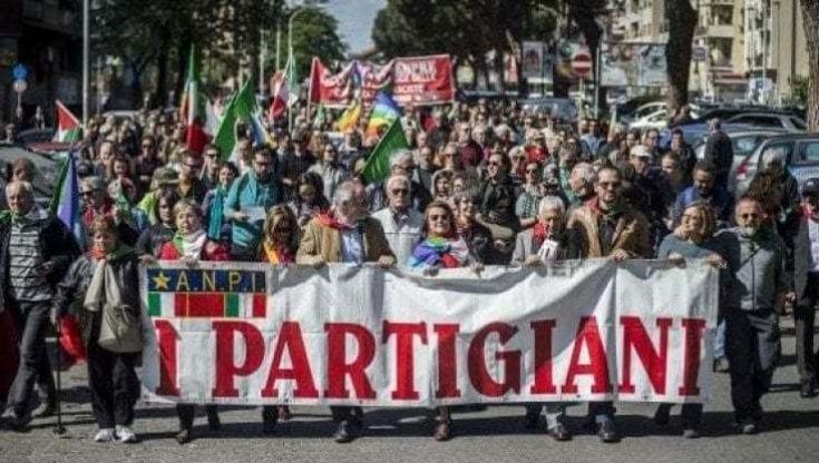 La campagna social dell'Anpi: ogni giorno la foto di un partigiano, ebreo, antifascista sui social. "Basta revisionismo"