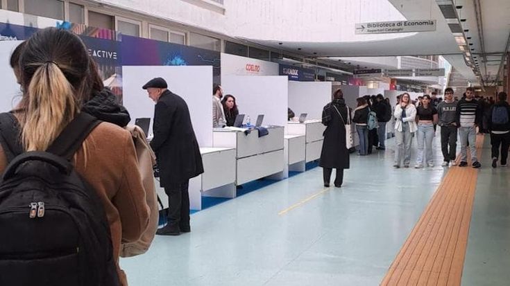 Lavoro, in centinaia al “Career Day” della Federico II: “Cerchiamo l’occasione giusta”