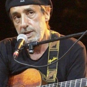 Caserta, una statua per ricordare il musicista Fausto Mesolella