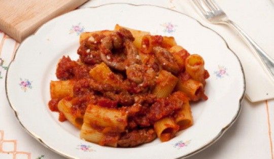 Coldiretti: "Dalla pajata alle vongole, scure Ue su piatti tipici"