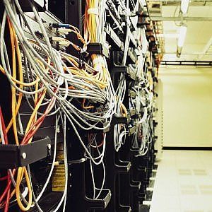 Tlc, Mediobanca: i ricavi sul fisso calano meno di quelli da mobile 