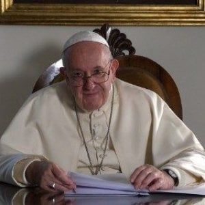 Coronavirus, l'appello del Papa: "Momento difficilissimo, siate generosi"