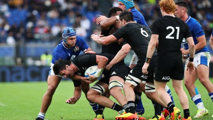 Rugby, l'Italia contiene gli All Blacks: mezz'ora da sogno, poi azzurri sconfitti 47-9