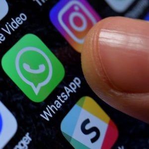 Scuola, il numero WhatsApp per segnalare i disservizi