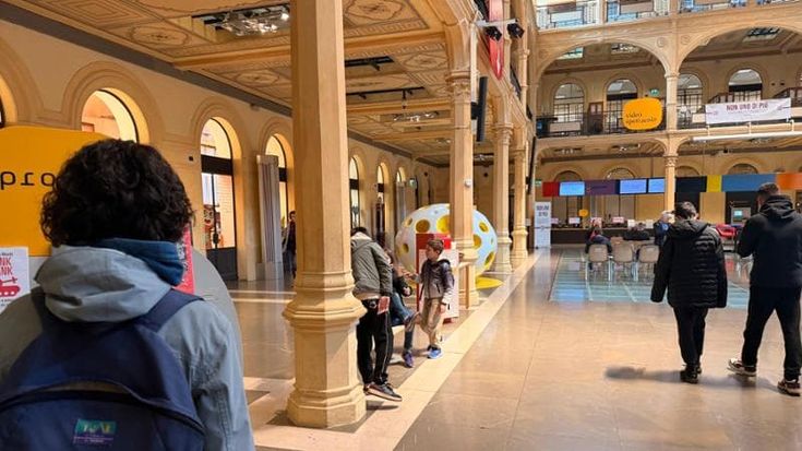 Referendum, la piazza di Salaborsa tra sì, no e una certezza: “Conta partecipare”