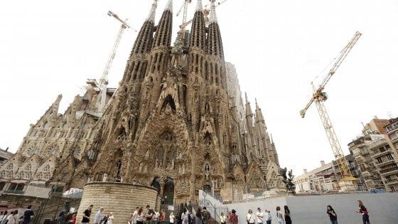 Sagrada Familia, dopo 137 anni arrivano i permessi di costruzione