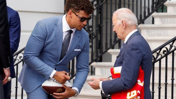 Nfl, il presidente Biden ai Chiefs celebrati alla White House: "State creando una dinastia vincente" 