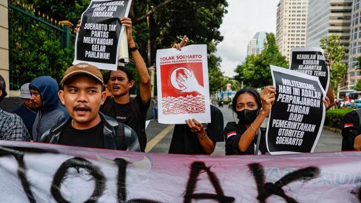 “Suharto, non il mio eroe”: rivolta in Indonesia per gli onori al dittatore