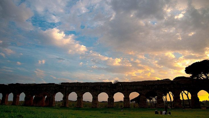 Viaggio nei quartieri, quei volontari che difendono il grande parco degli Acquedotti 