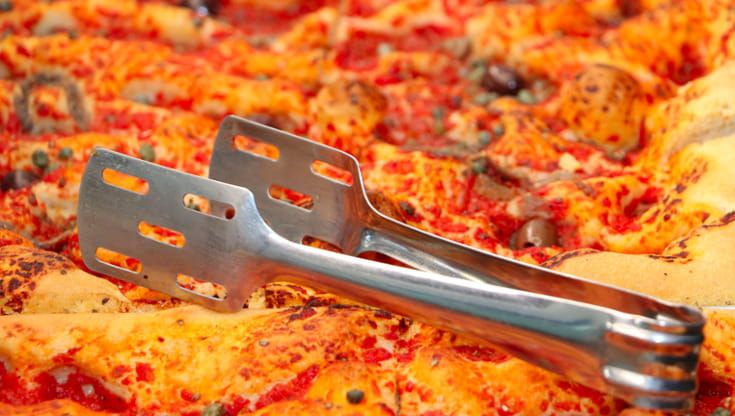 Non chiamatela pizza rossa: i 10 migliori indirizzi per mangiare la sardenaira