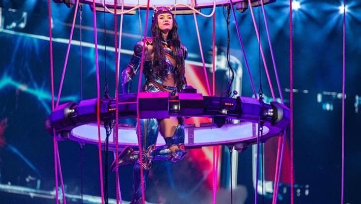 Katy Perry, concerto in ritardo per guasto tecnico: fan in ansia, poi la star arriva sul palco
