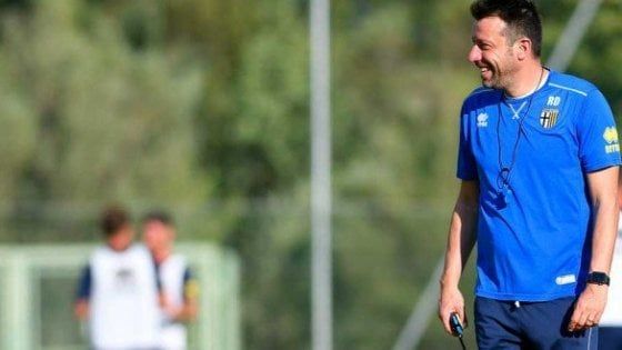 D'Aversa: "Promozione macchiata da vicenda assurda. Ora la A, vogliamo salvarci"