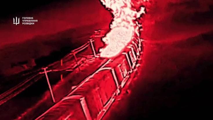 Droni ucraini bombardano un treno carico di carburante nella regione di  Zaporizhzhia