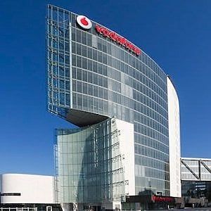 Vodafone torna a crescere: ricavi a +2,3%. Bene l'Italia