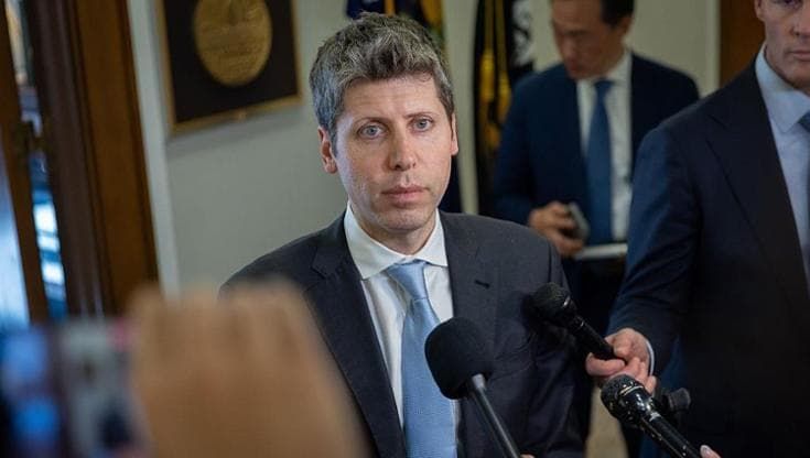 Sam Altman ora ammette che l&rsquo;IA non ci far&agrave; lavorare meno