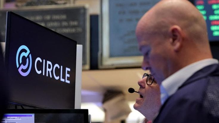 La passione di Trump per le cripto fa ricca Circle: grande debutto a Wall Street