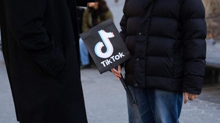 Tik Tok, Trump vuole sospendere il bando alla app negli Usa. Lo sfregio al Congresso