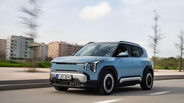 Sorpresa Kia EV2, la compatta a batteria che parcheggia da sola
