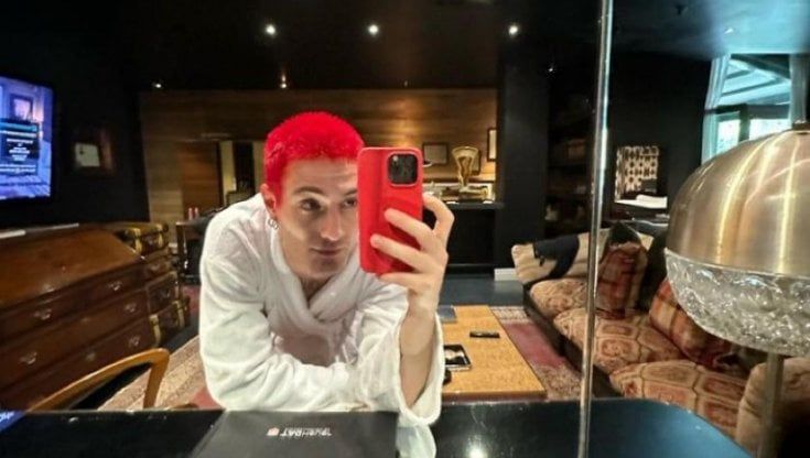 Damiano dei Maneskin, ancora un cambio di look: capelli rosso fuoco