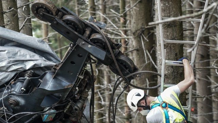 Strage del Mottarone, accertamenti bloccati in attesa dei nuovi indagati: e intanto il relitto della cabina rischia di deteriorarsi