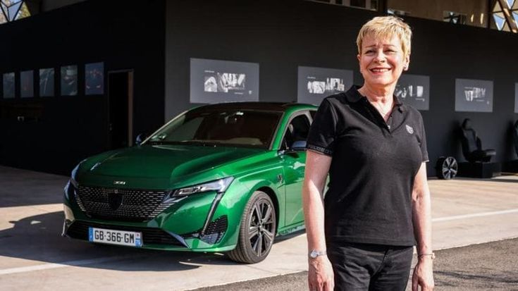 Linda Jackson: “Peugeot accelera sull’elettrico con ChatGPT e una super garanzia”. In arrivo la E-5008 a 7 posti
