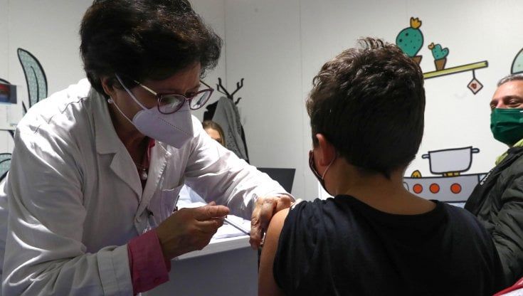 Firenze, il tribunale ordina la vaccinazione di un tredicenne, è la prima volta in Italia 