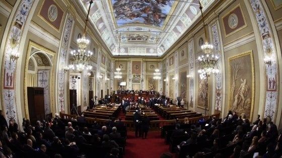 Taglio dei vitalizi Ars, tutto rinviato a settembre. Ma Cancelleri esulta lo stesso