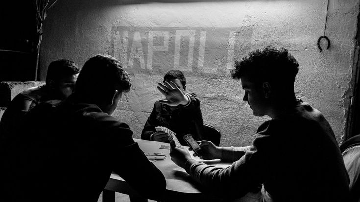 Napoli e le baby gang. Storie e strade dei piccoli criminali  
