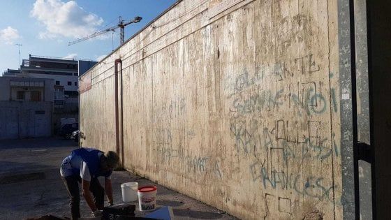 Bari, appello dei writer ai residenti: "Realizziamo insieme un murale per colorare il quartiere"