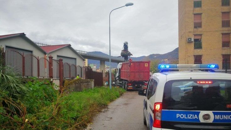 Spauracchio falò a Castellammare, blitz delle forze dell’ordine: sequestrati 40 quintali di legna