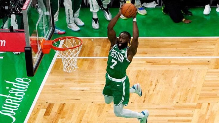 Quel genio di Jaylen Brown. I Celtics tornano sul trono con l’Einstein dei canestri