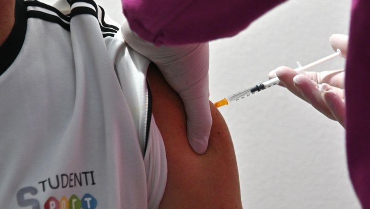 Vaccini, altro record in Piemonte. Ma ora scarseggiano le scorte di Pfizer