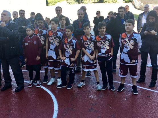 Un canestro per amico, il sindaco de Magistris inaugura il campetto alla Mostra d'Oltremare