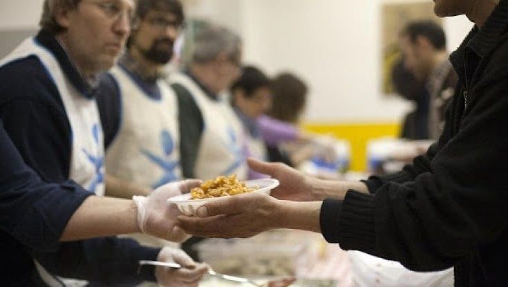 Insicurezza e povertà alimentare, in Italia l'emergenza è gravissima: donne e bambini i più colpiti