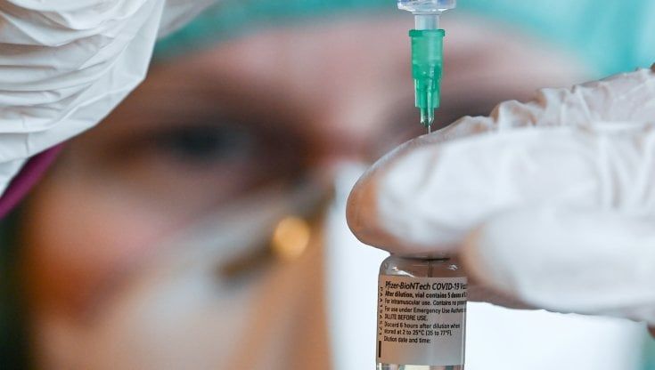 Vax-Day, ecco le risposte dell'Iss alle bufale sul vaccino anti Covid