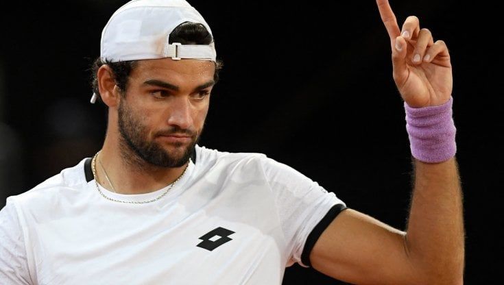 Tennis, Berrettini si arrende in finale al Masters 1000 di Madrid: titolo a Zverev in tre set