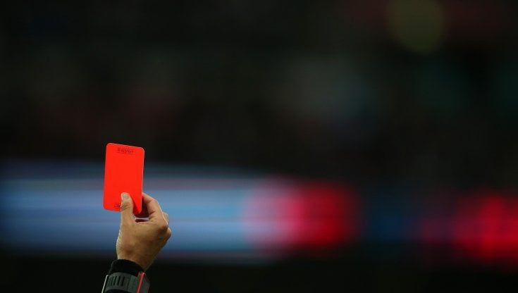 Mancano gli arbitri, in Toscana a rischio il calcio giovanile. Per salvare i campionati si pensa anche all'autoarbitraggio